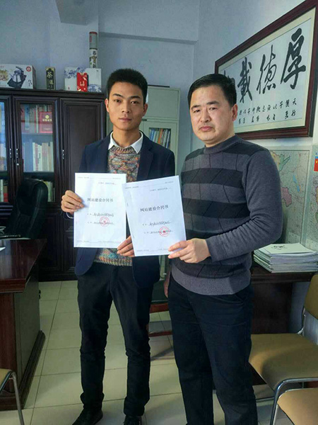 客戶(hù)合影.jpg 客戶(hù)合影.jpg